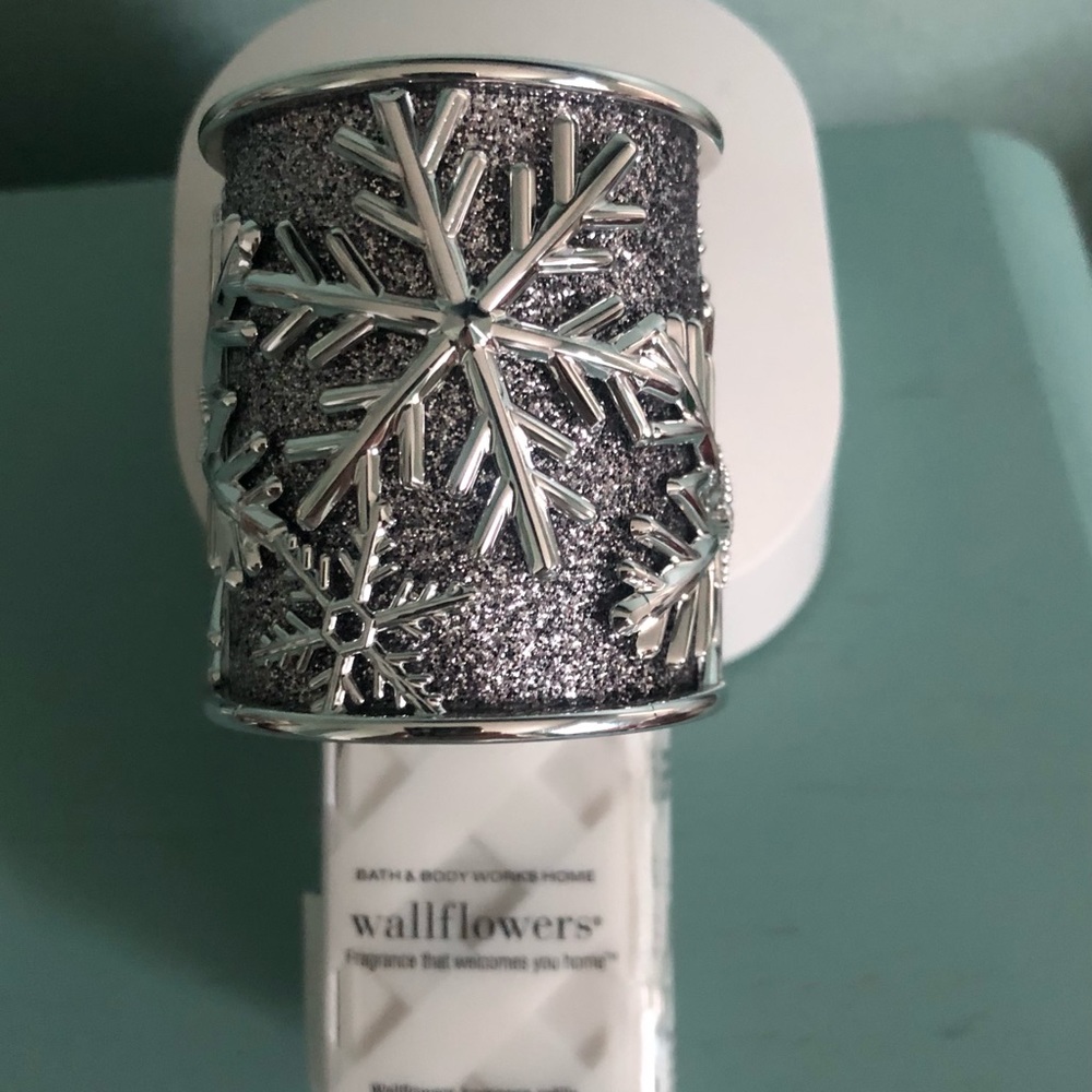 NEW! Bath & Body Works Silver Snowflake Plug In